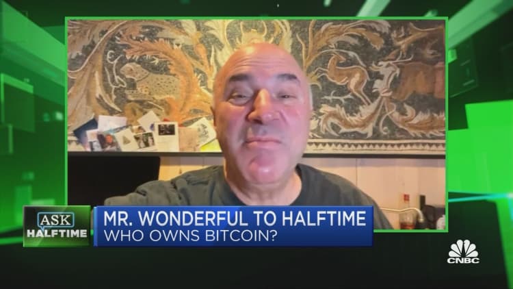 Kevin O'Leary wants to know which of the traders own Bitcoin #AskHalftime
