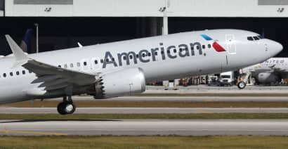American orders 260 new planes, says it will grow first class