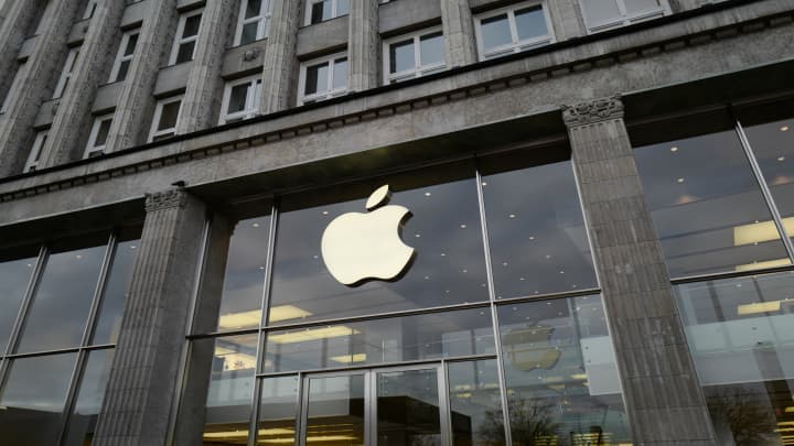 Apple will lead Tech again in 2021 : Gene Munster