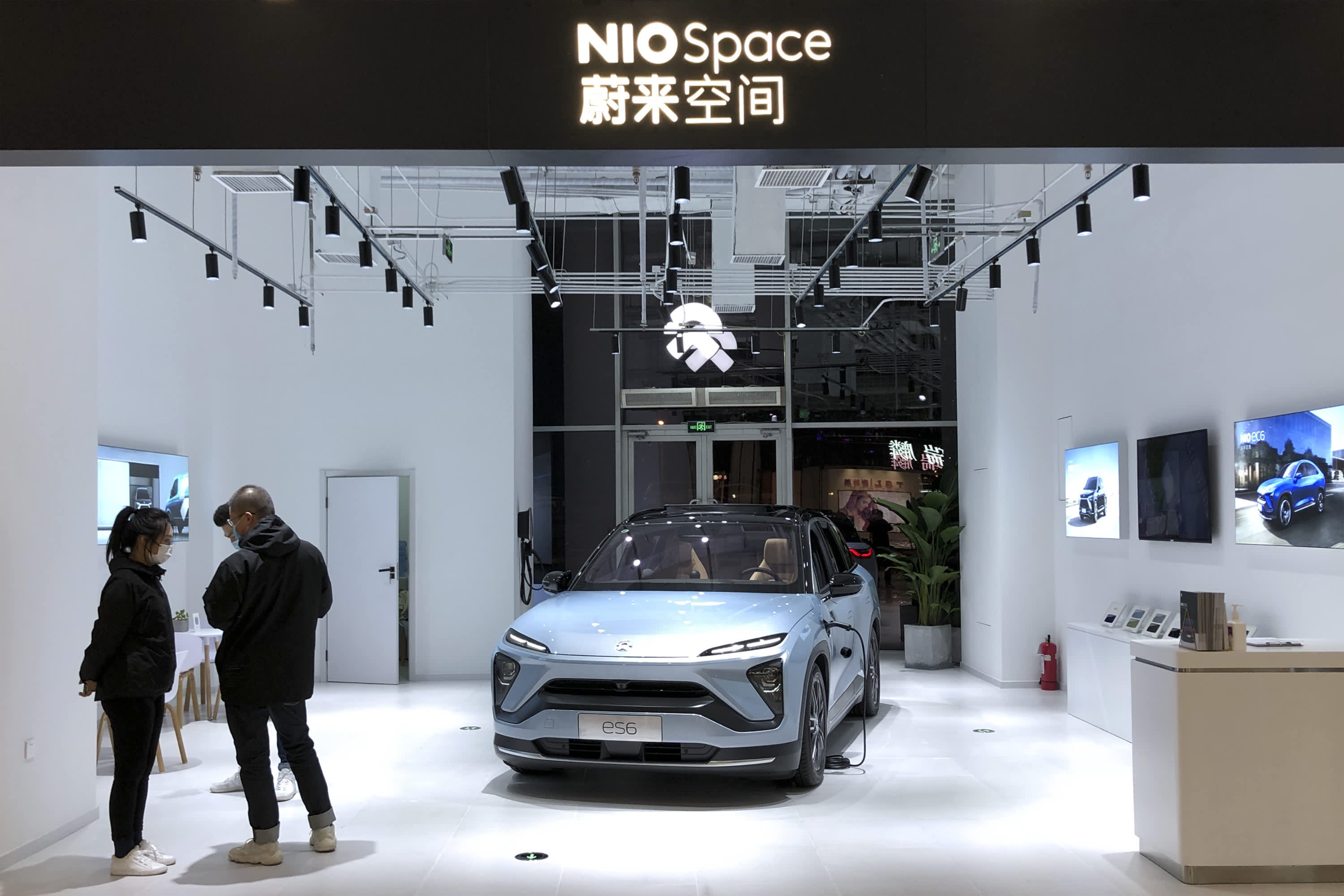 Nio and XPeng deliveries fall in August as chip shortage hits