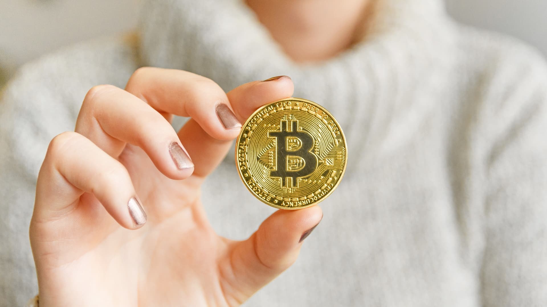 este înțelept să investești în bitcoin?)