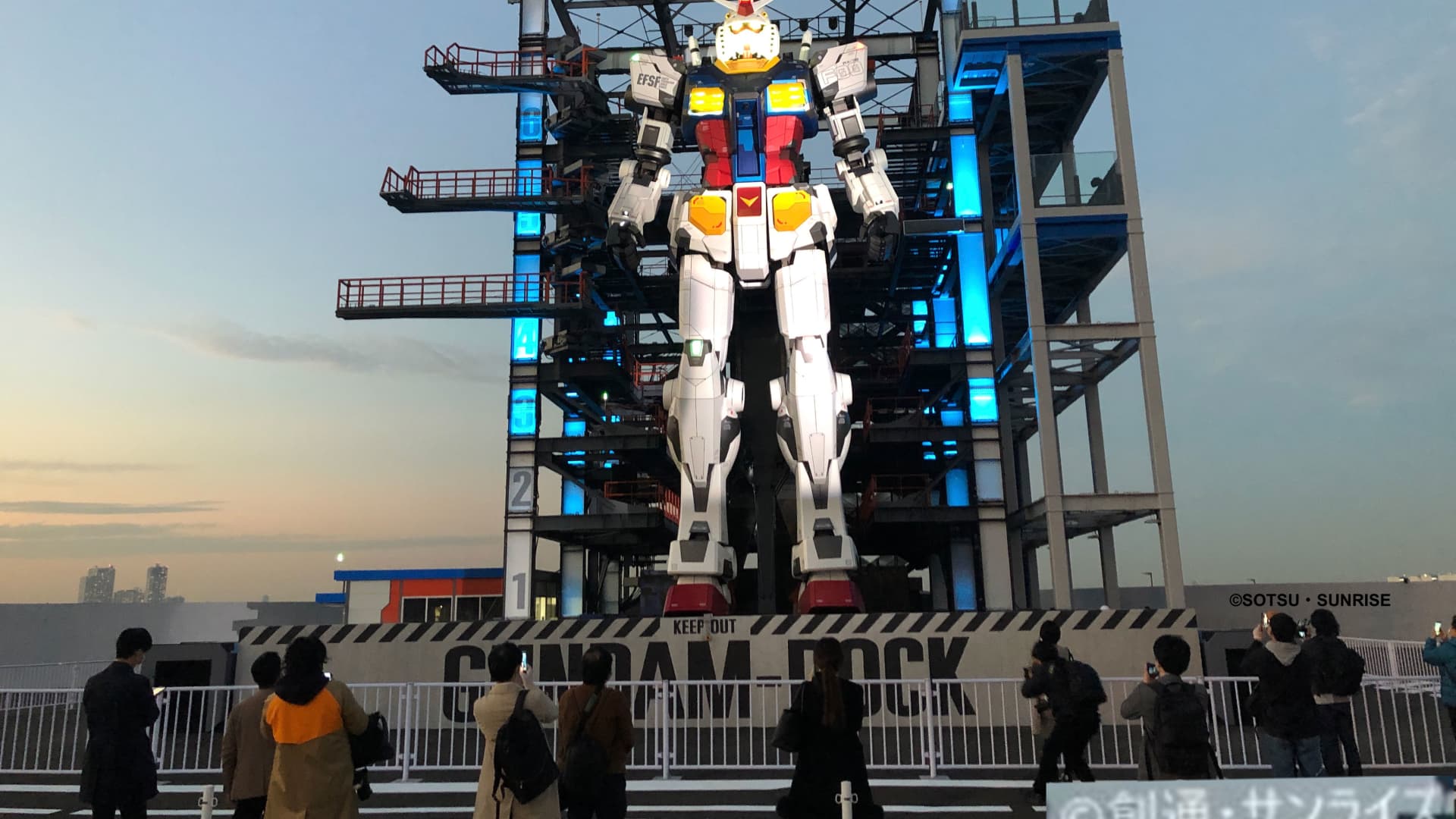 Giant robot comes to life in Japan