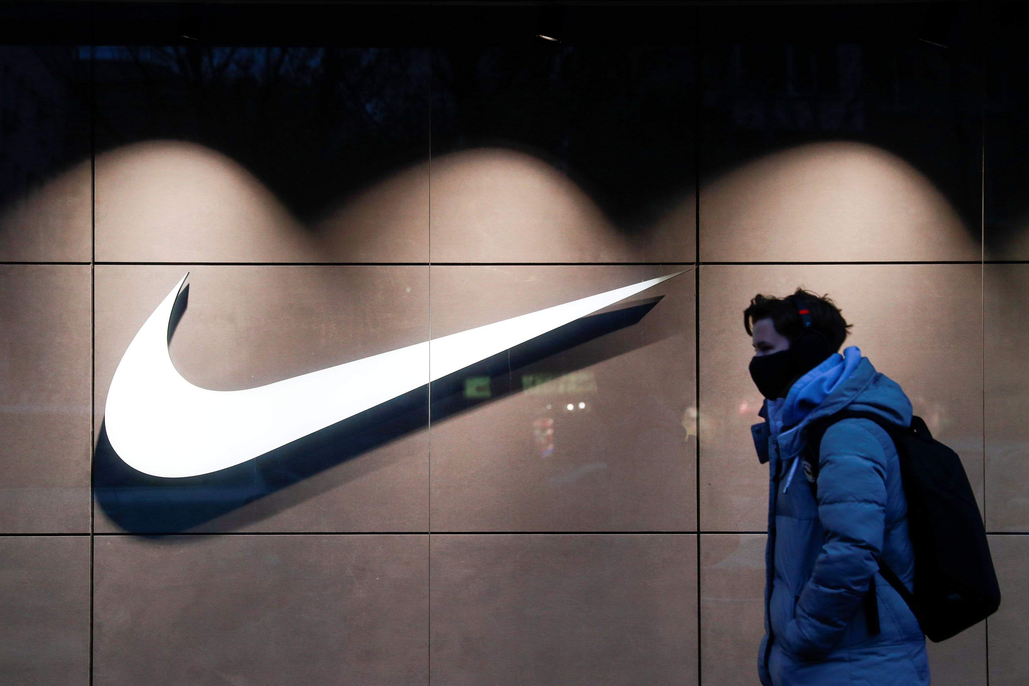 charme verf Minder Nike stock: Buy on a pullback because record highs are coming: Trader