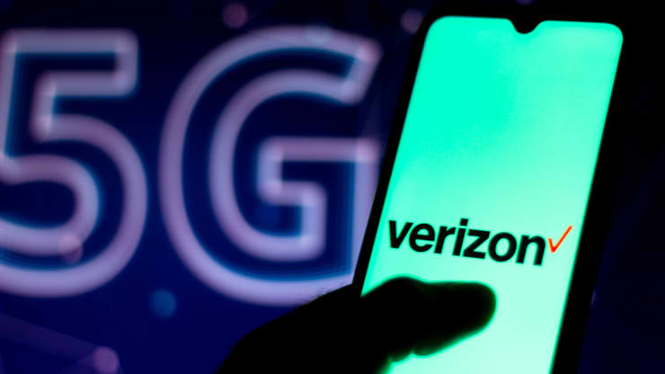 Verizon and T-Mobile are building digital bundles that AT&T hasn’t matched