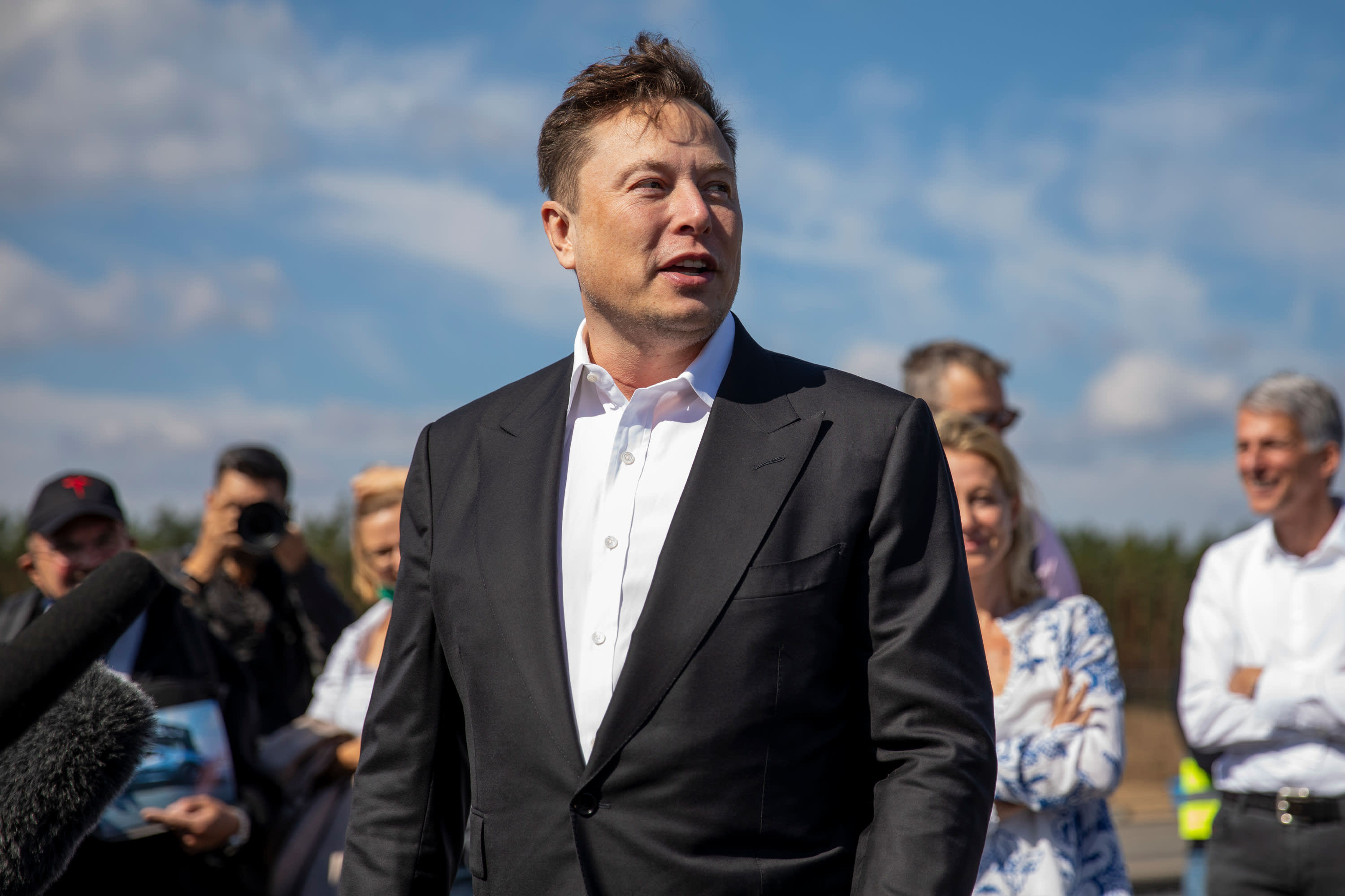 Tesla will pay conscripted Ukrainian employees for up to 3 months