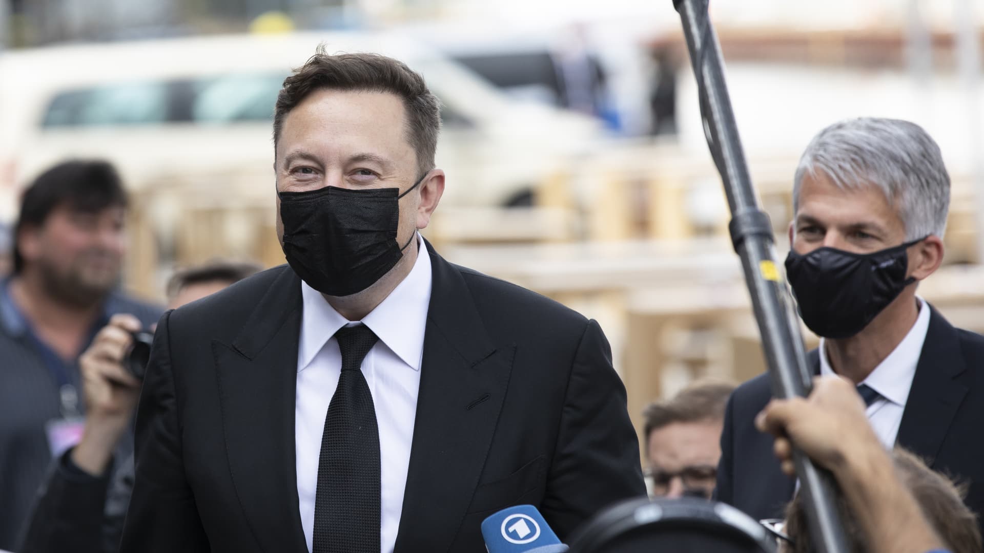 BERLIN, GERMANY - SEPTEMBER 02: Tesla head Elon Musk arrives at a retreat of the German Christian Democrats CDU/CSU Bundestag faction on September 02, 2020 in Berlin, Germany. Musk is currently in Germany where he met with vaccine maker CureVac, with which Tesla has a cooperation to build devices for producing RNA vaccines, yesterday. Today he is rumoured to also the site of the new Gigafactory under construction near Berlin.