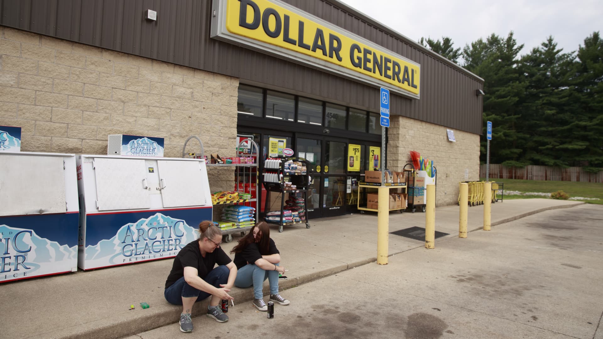 Workers at the Dollar General store.