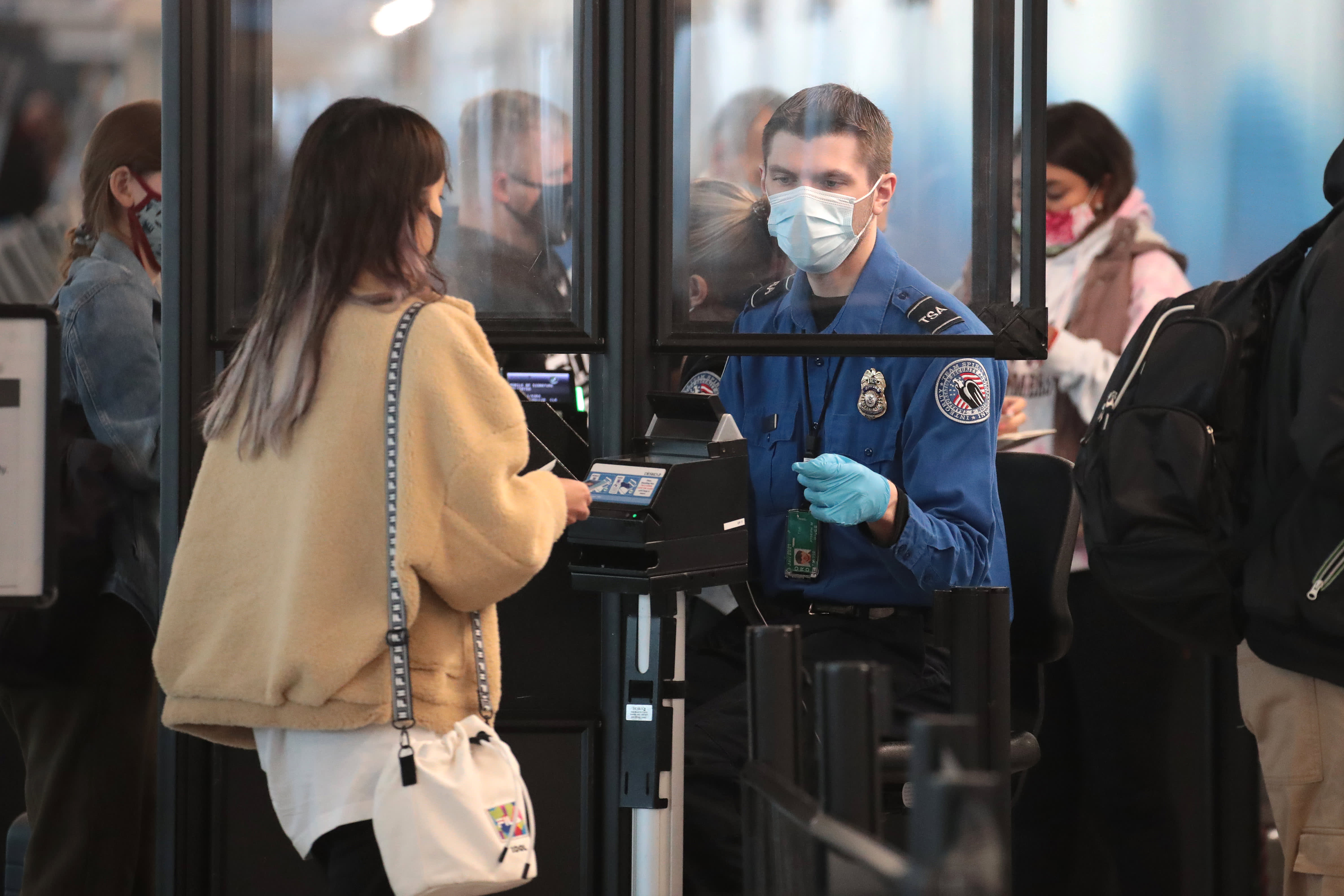 CDC requires airlines to collect contact information on travelers from DRC, Guinea