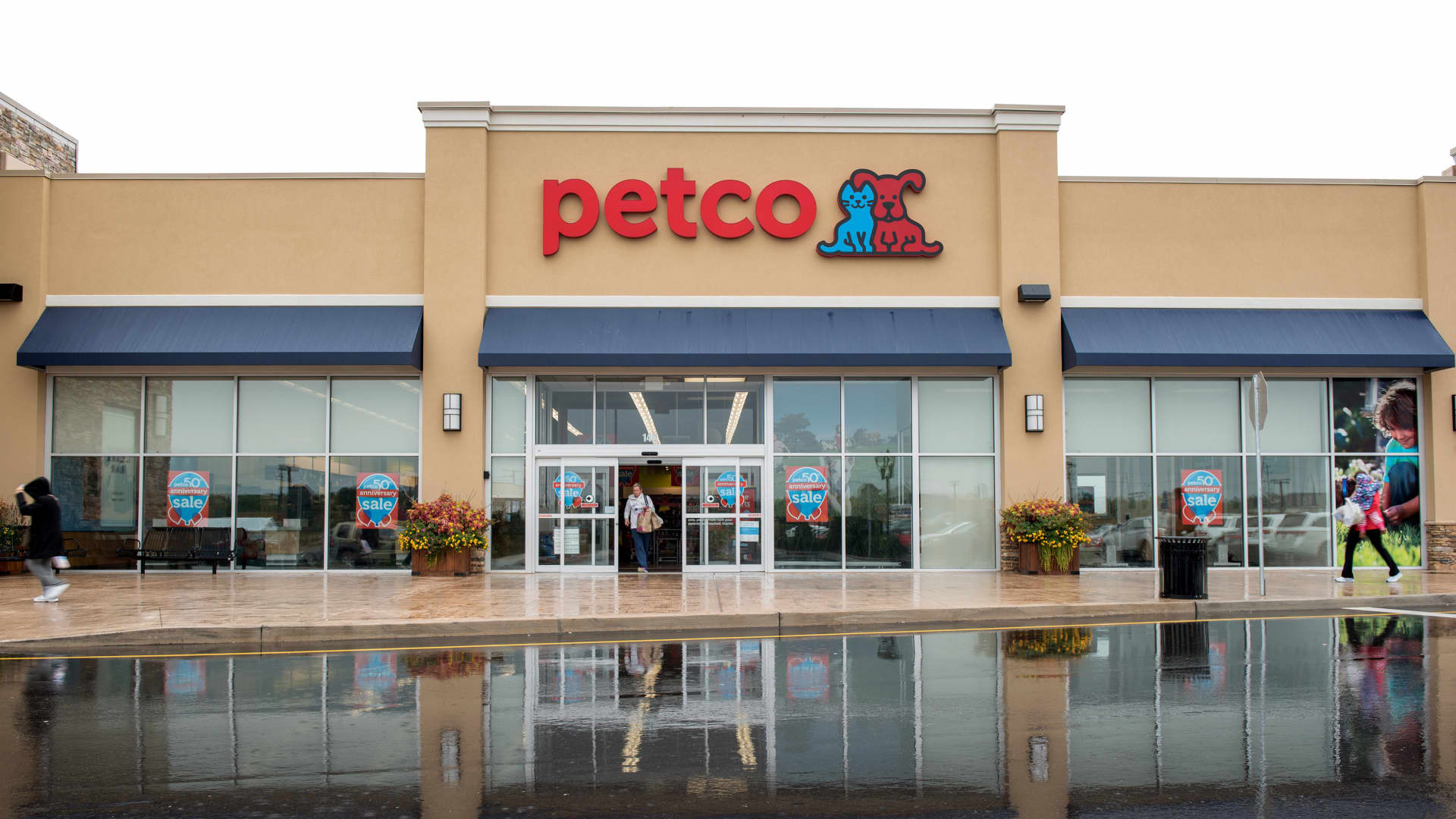 Petco CEO says company's growth is inflation-proof, as Americans splurge on pets and bigger homes