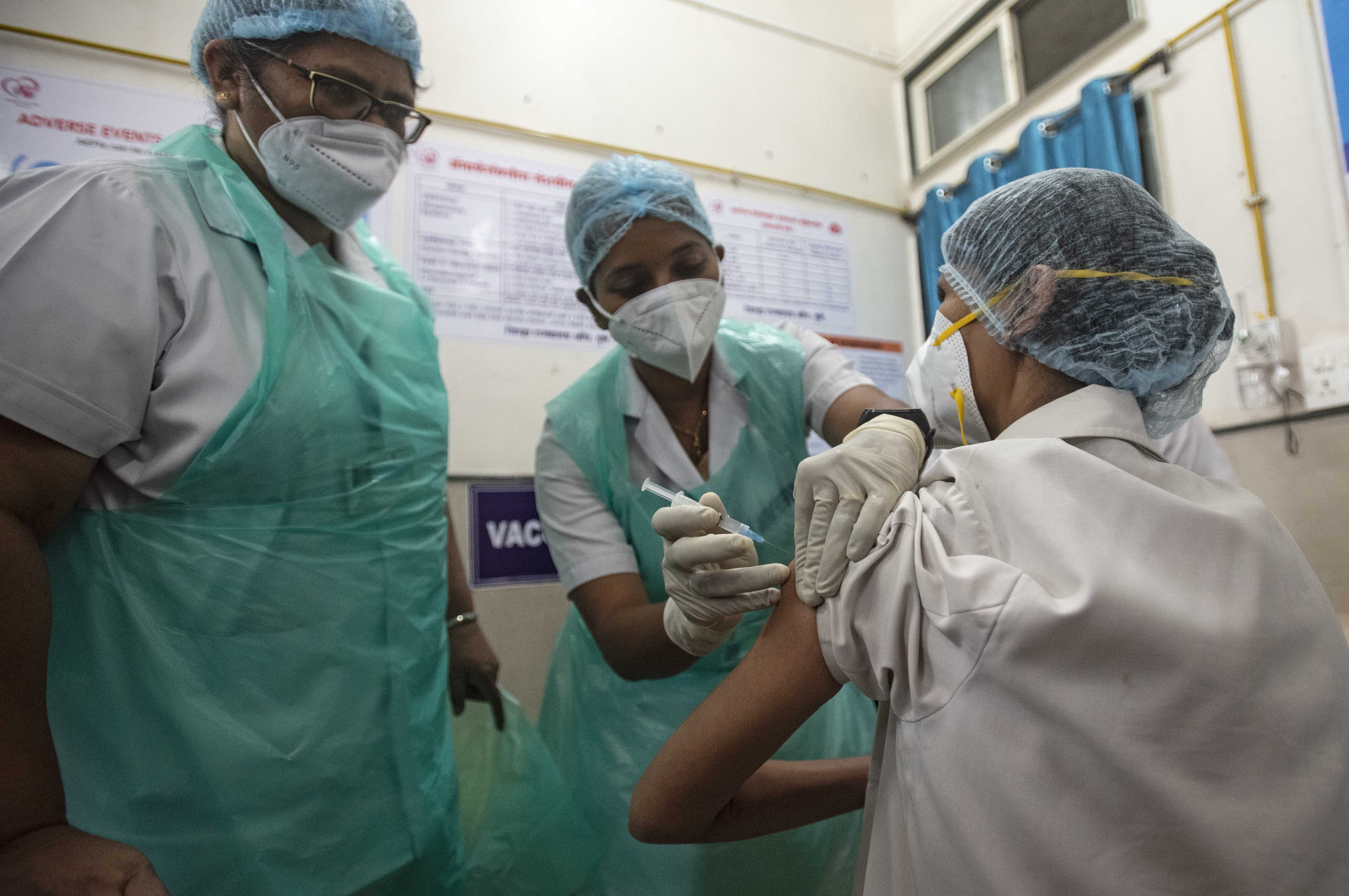 India Covid-19 cases increase, vaccination accelerates