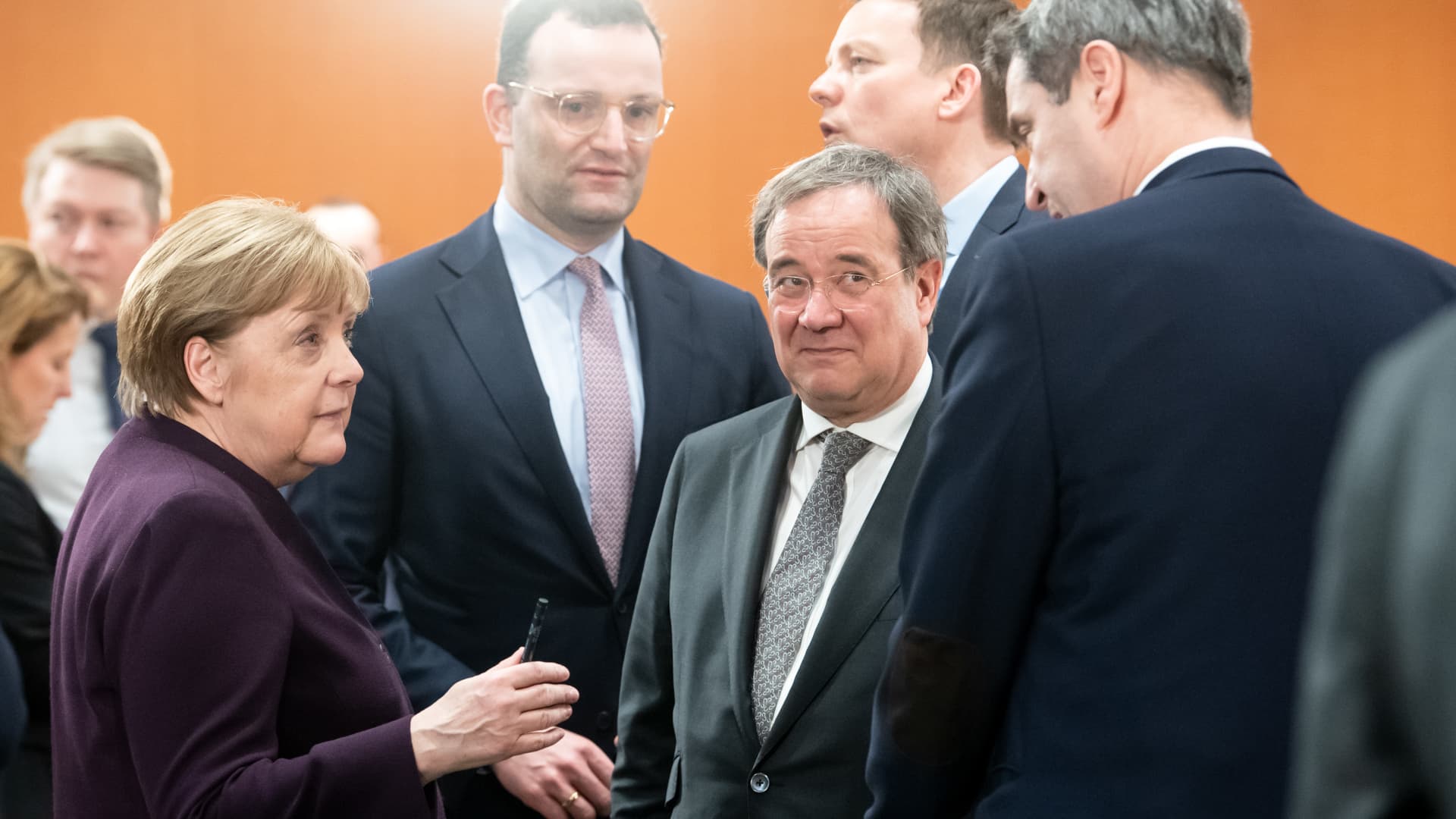 Angela Merkel (CDU,l-r), Armin Laschet (CDU), Prime Minister of North Rhine-Westphalia, and Markus Söder (CSU), Prime Minister of Bavaria, talk to the heads of state governments.