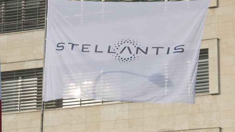 The new merged PSA-FCA group Stellantis starts trading in Paris and Milan