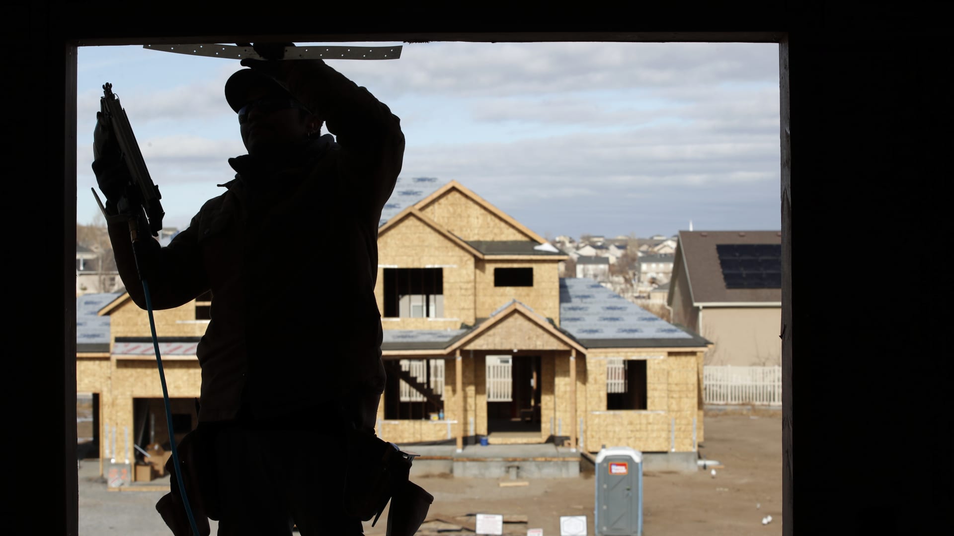 Homebuilders’ sales expectations drop dramatically, as mortgage rates soar