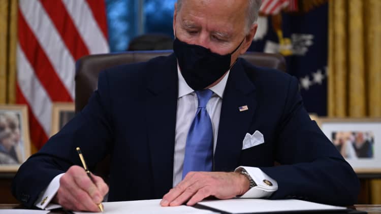 Biden to sign 10 executive orders to combat Covid