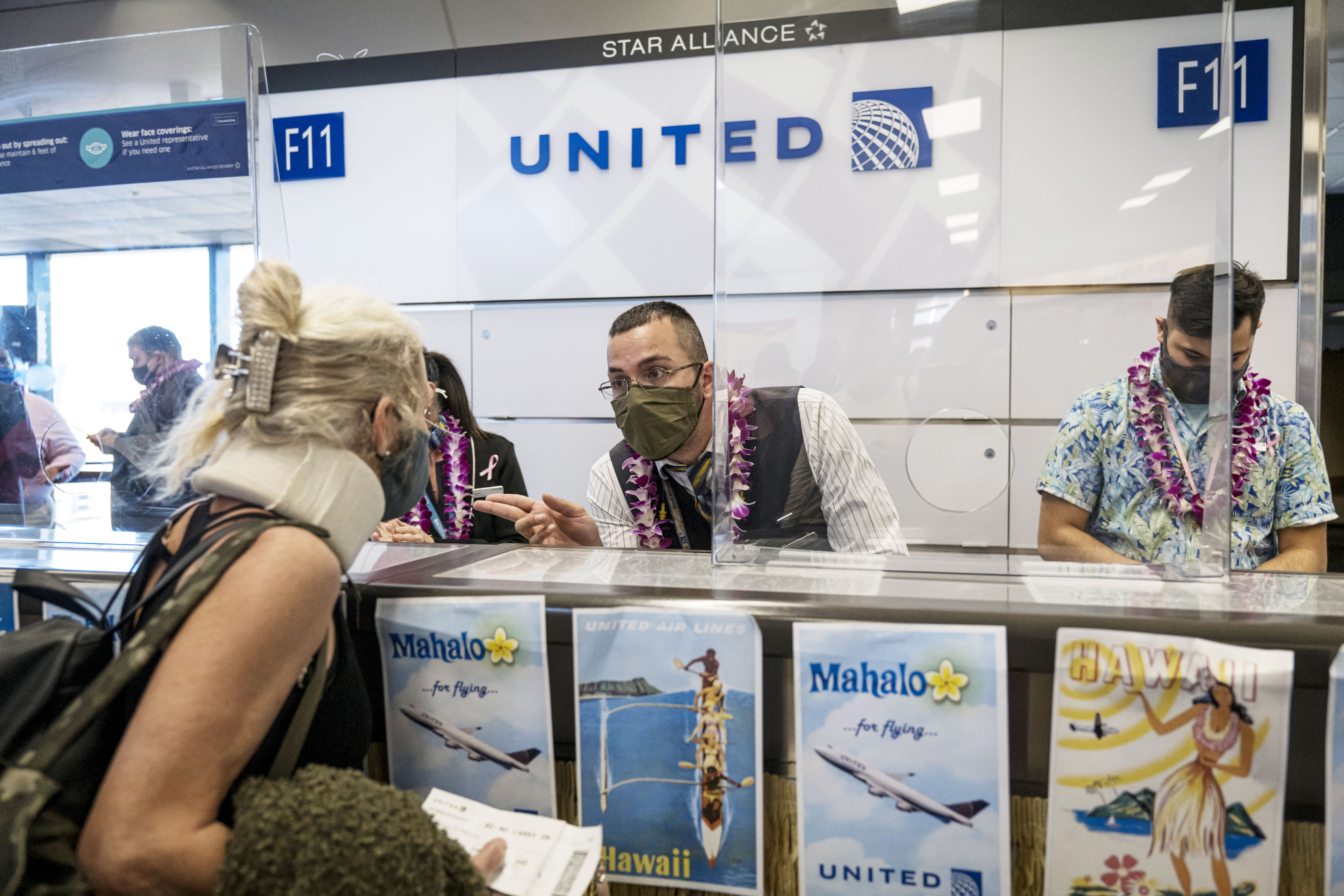 The CEO of United Airlines wants to make Covid vaccines mandatory for the company’s employees