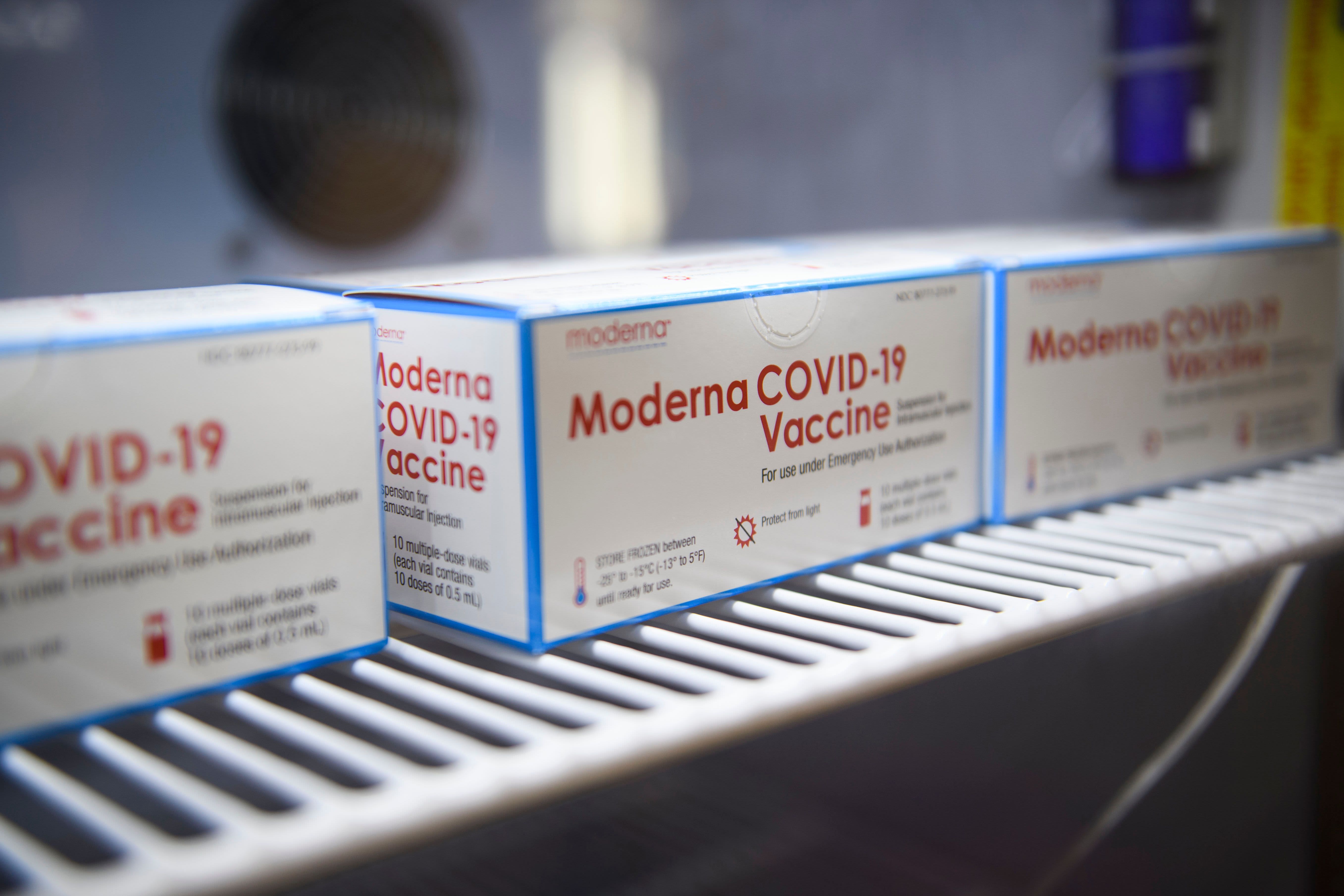 Moderna Covid vaccine can remain stable at refrigerated temperatures for 3 months, company says - CNBC