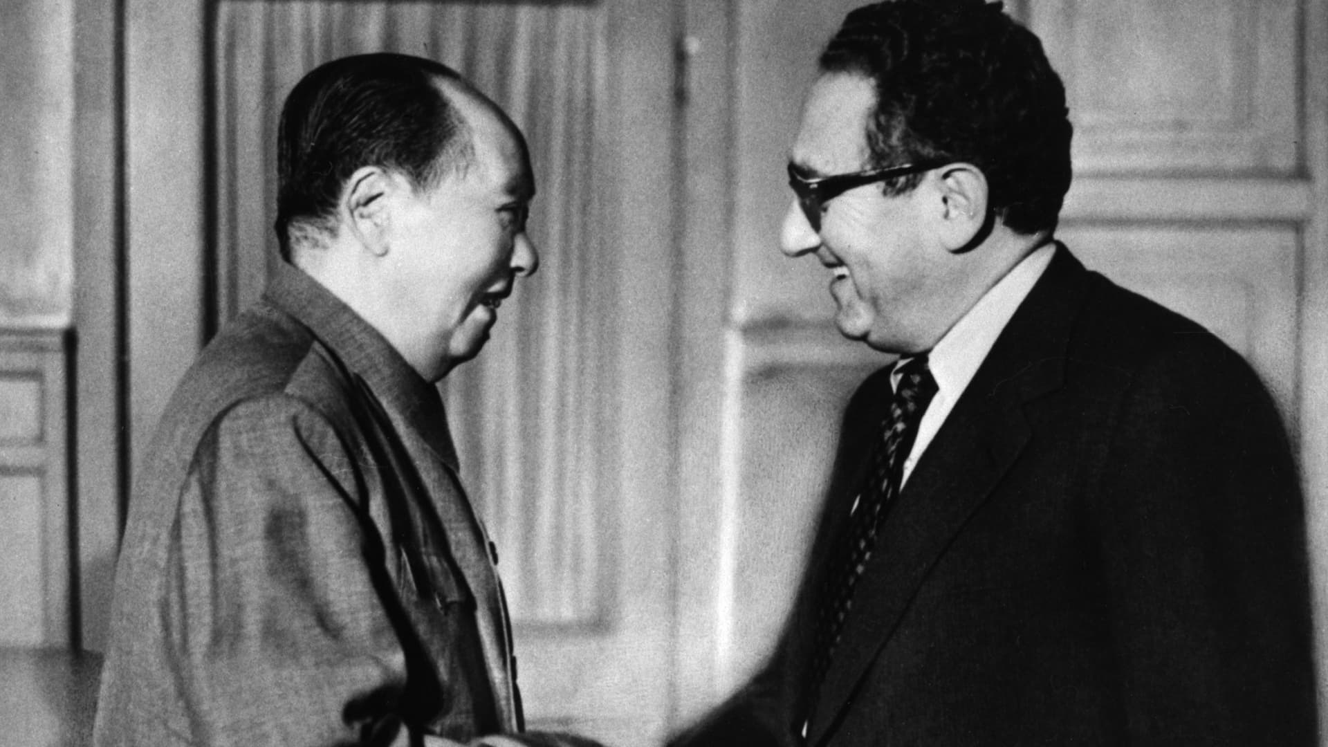 Chairman Zedong of the People's Republic of China meets U. S. Secretary of State Henry Kissinger on Nov. 12, 1973.