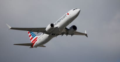 American Airlines plans $5 billion bond sale backed by frequent flyer program