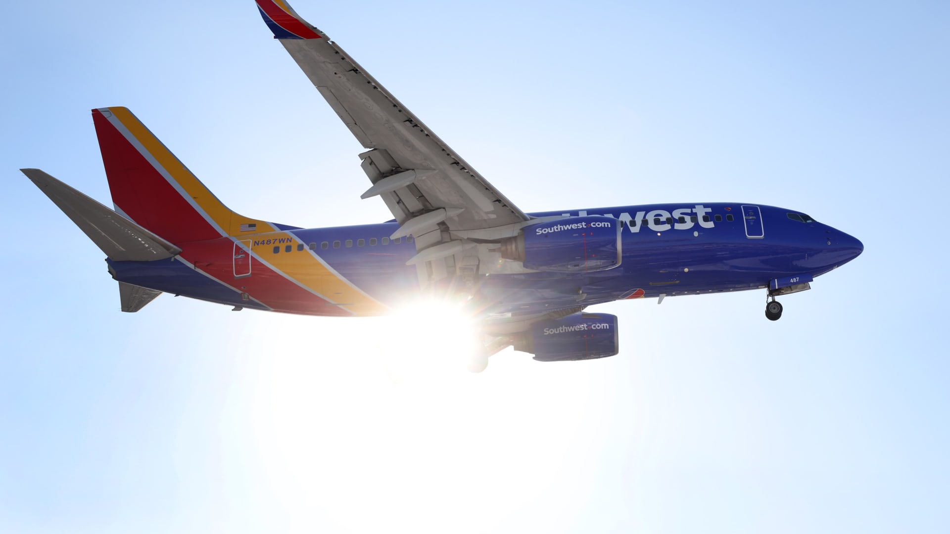 Southwest Airlines keeps 2022 profit forecast as bookings and fares outpace higher costs