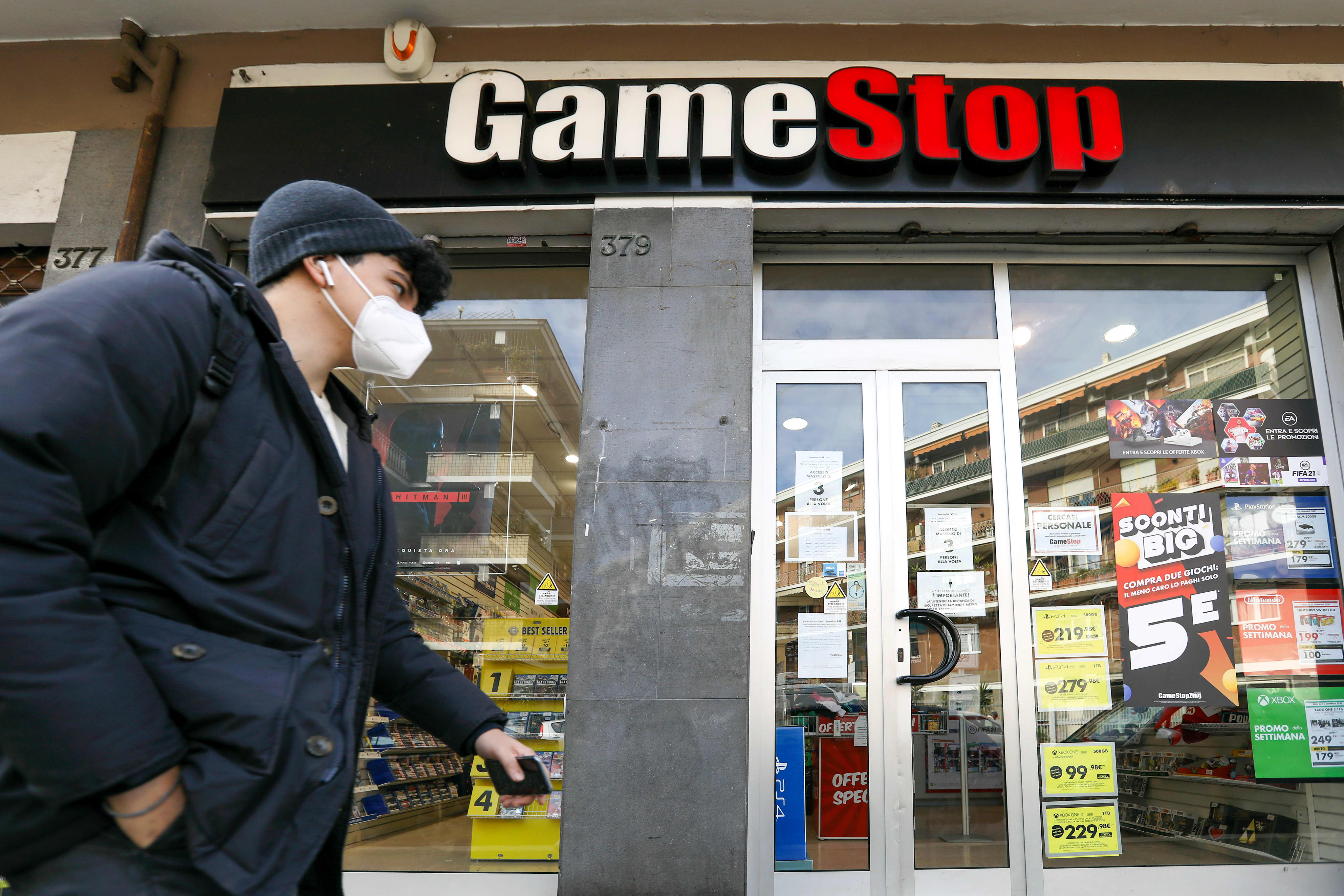 SEC reviewing GameStop frenzy, promises to protect retail investors