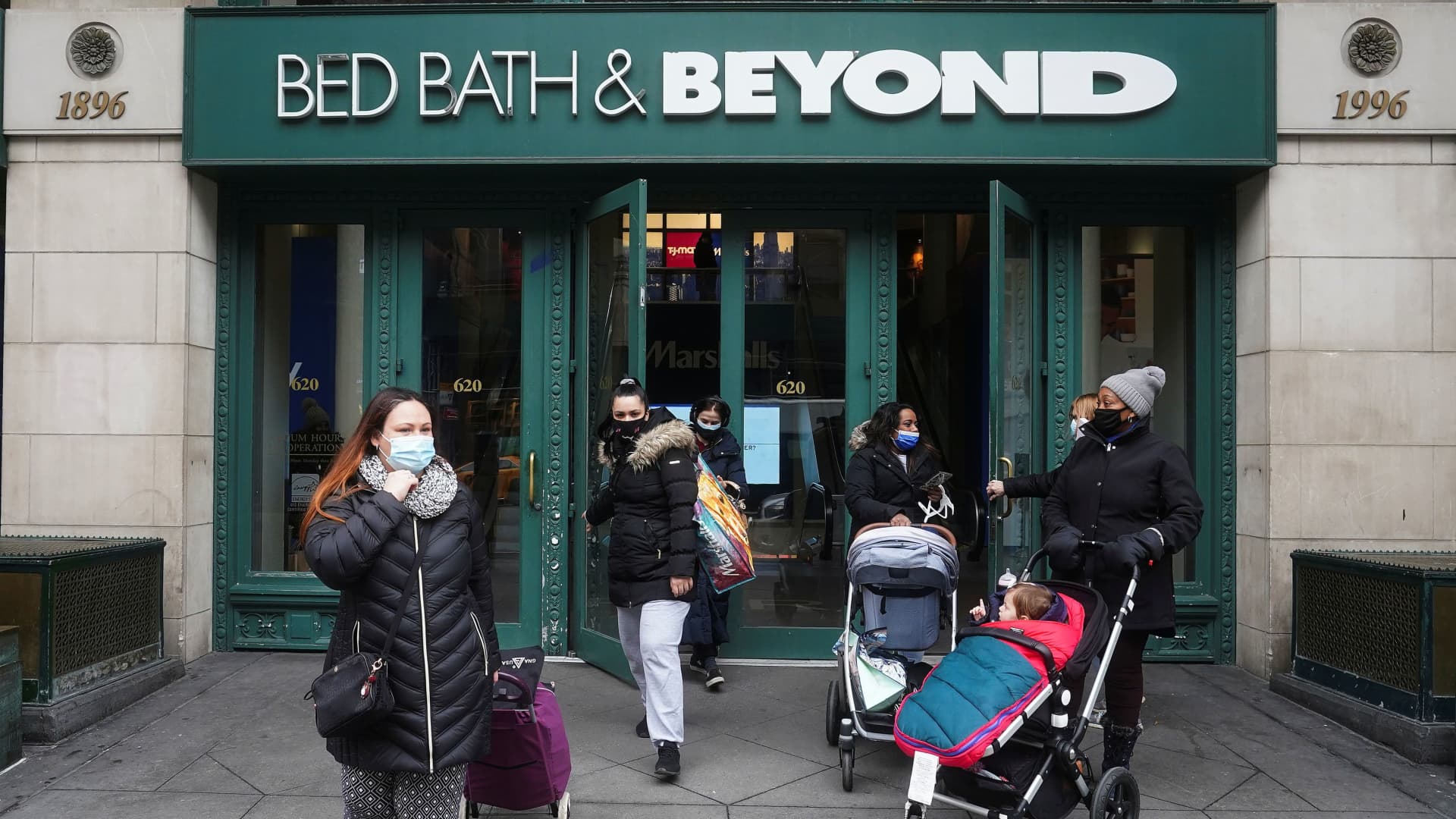People walk out of a Bed Bath & Beyond store amid the coronavirus disease (COVID-19) pandemic in New York, January 27, 2021.