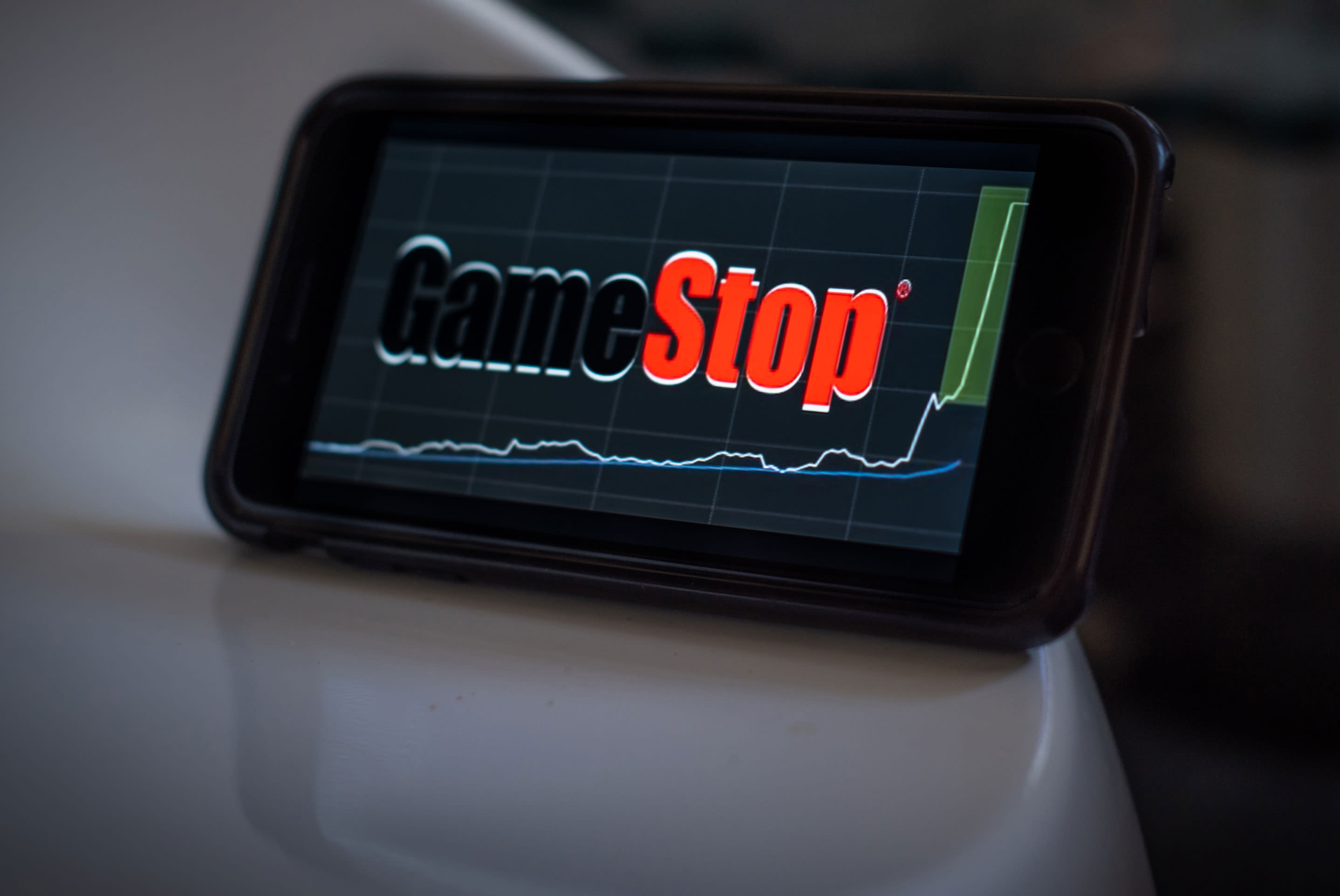 GameStop’s shares plummet as the company says it can sell shares to finance the transformation