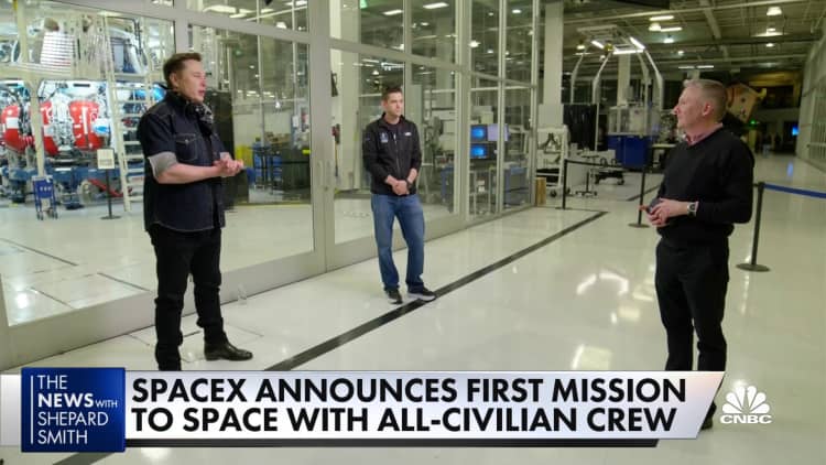 SpaceX announces first space mission with all-civilian crew