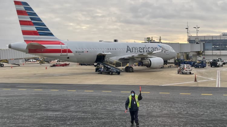 American Airlines sends warn notices to 13,000 workers