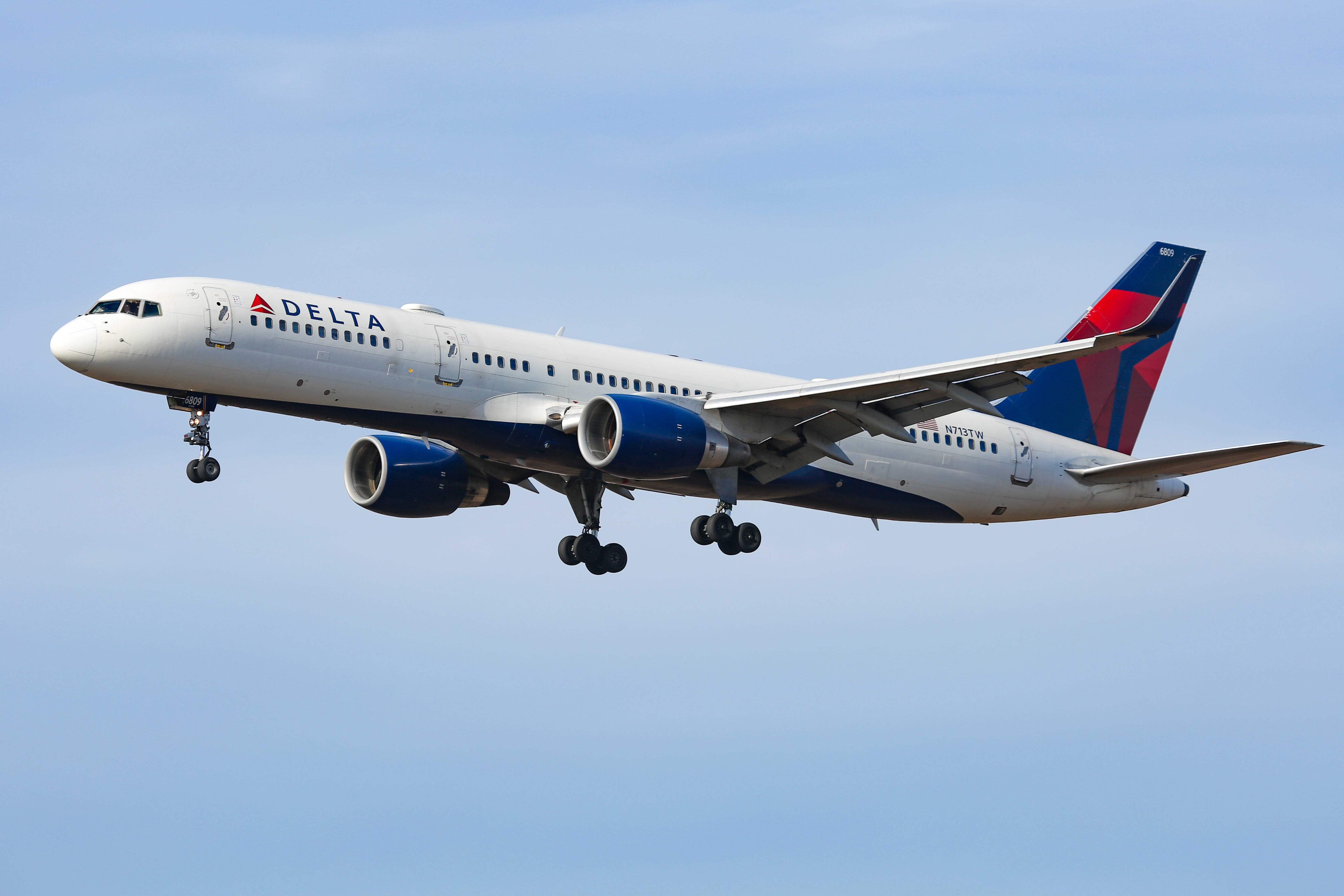 Delta distributes bonuses to managers whose salaries have been cut in the pandemic