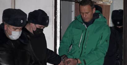 Jailed Kremlin critic Alexei Navalny starts hunger strike