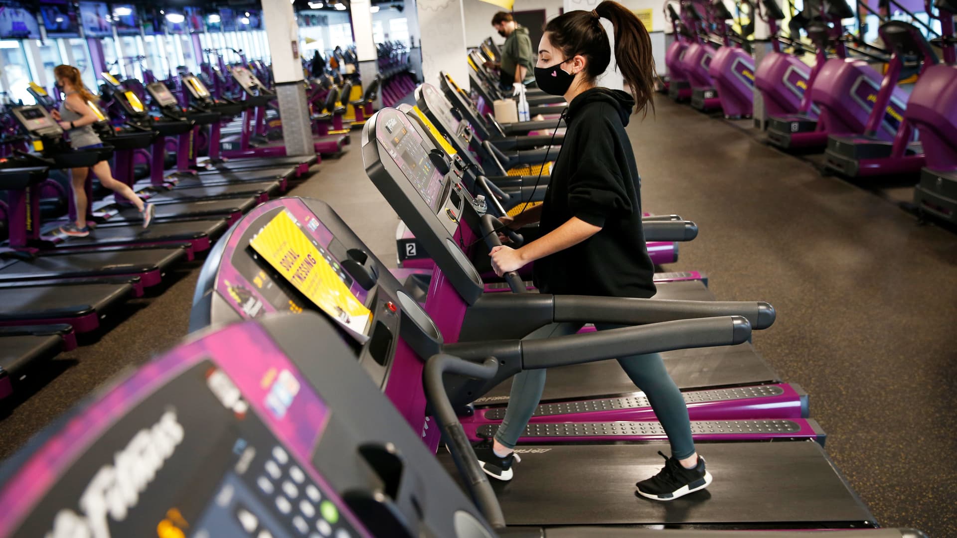 Planet Fitness shares surge as company raises revenue outlook