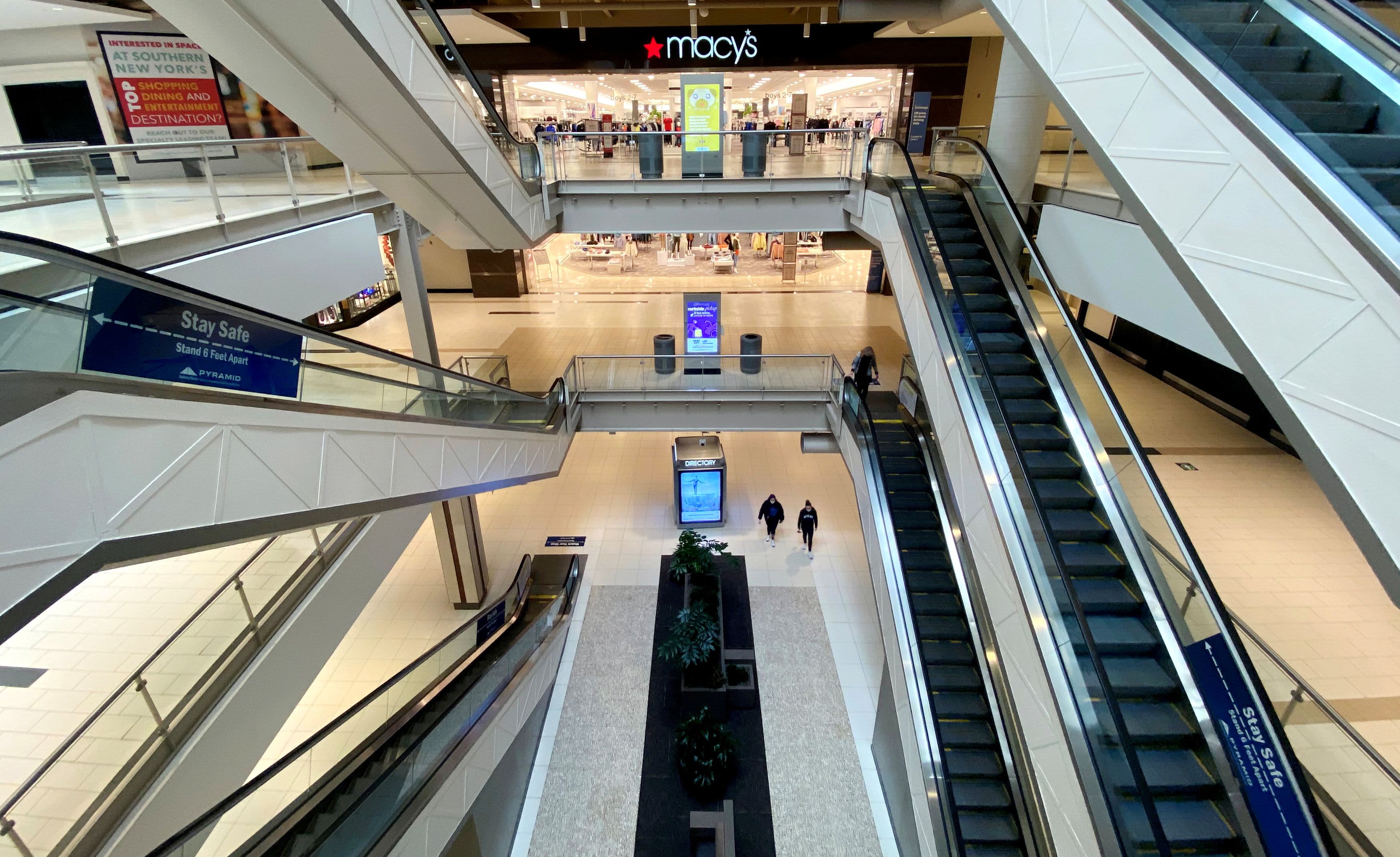 U.S. shopping center vacancies jump at record pace, high: Moody’s