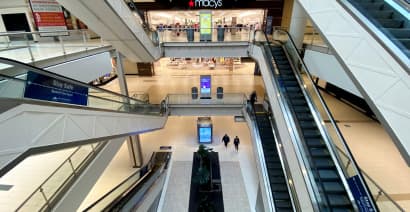 U.S. mall vacancies jump at fastest pace on record, hitting new high: Moody's