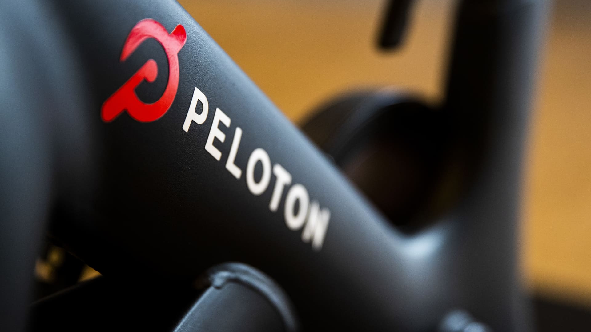Peloton strikes a deal to sell fitness equipment and apparel on Amazon