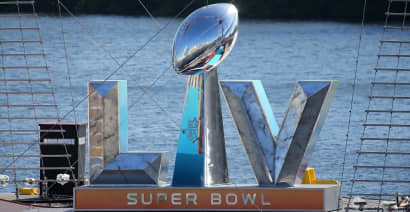 Super Bowl sports bets could reach $4.3 billion, last-minute ticket prices slide