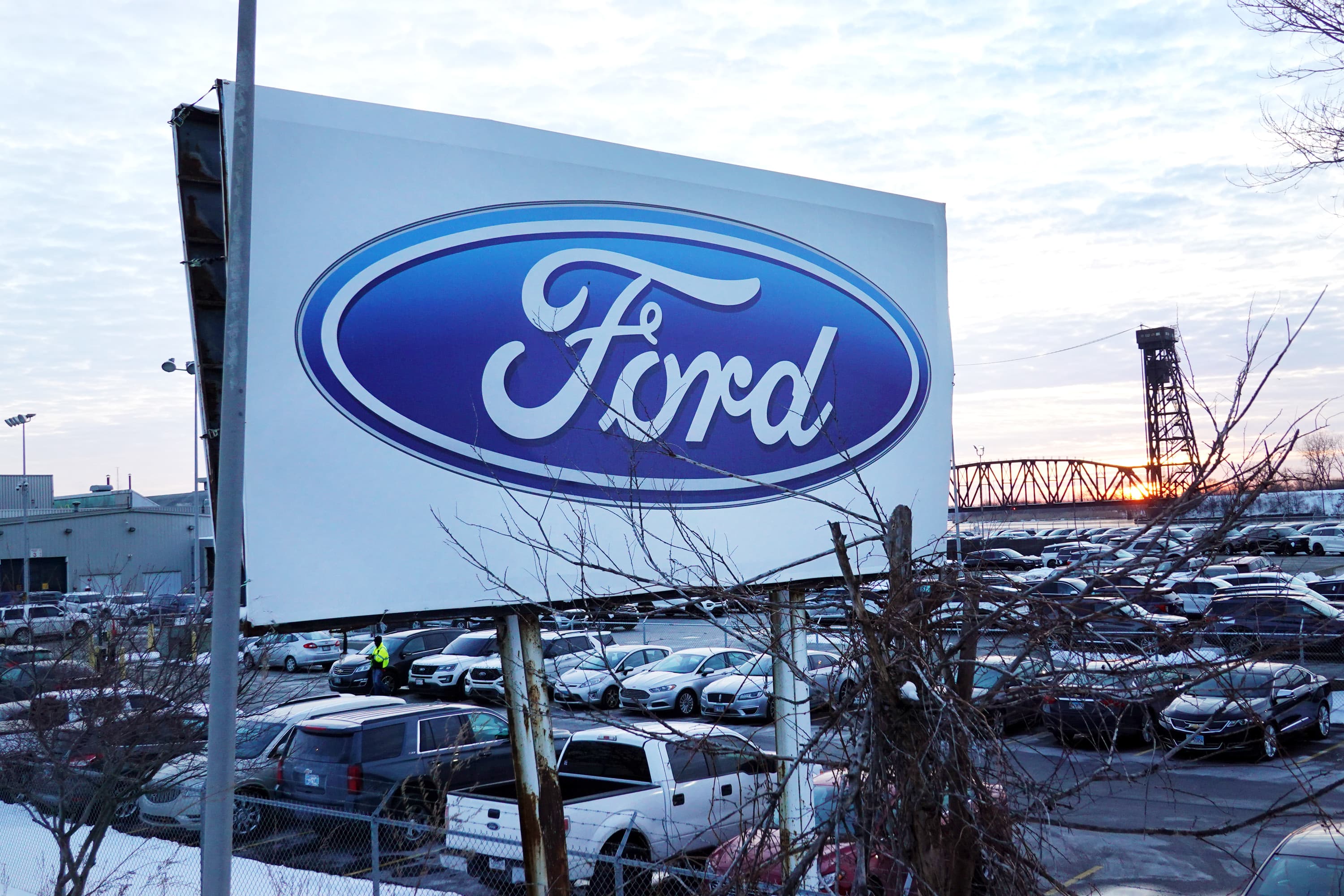 Cramer says Ford, GM shares gain momentum as Tesla slips