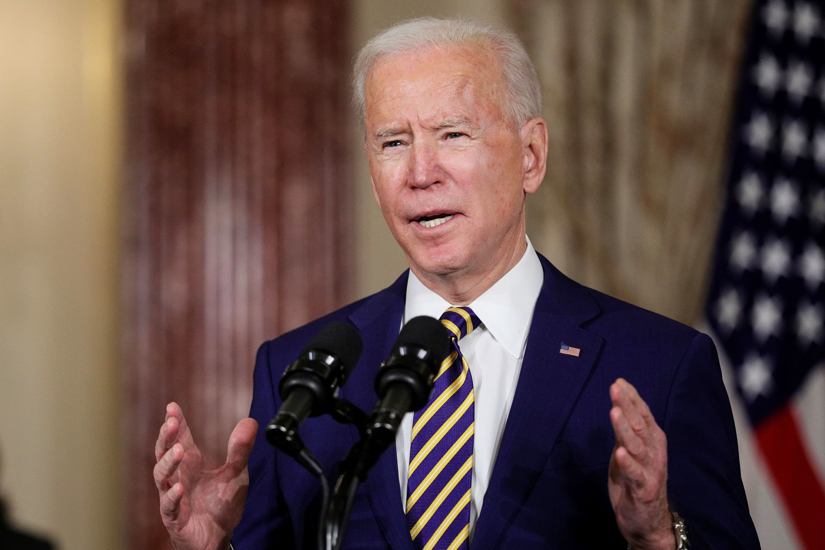 Biden says the $ 15 minimum wage will not survive Covid’s aid talks