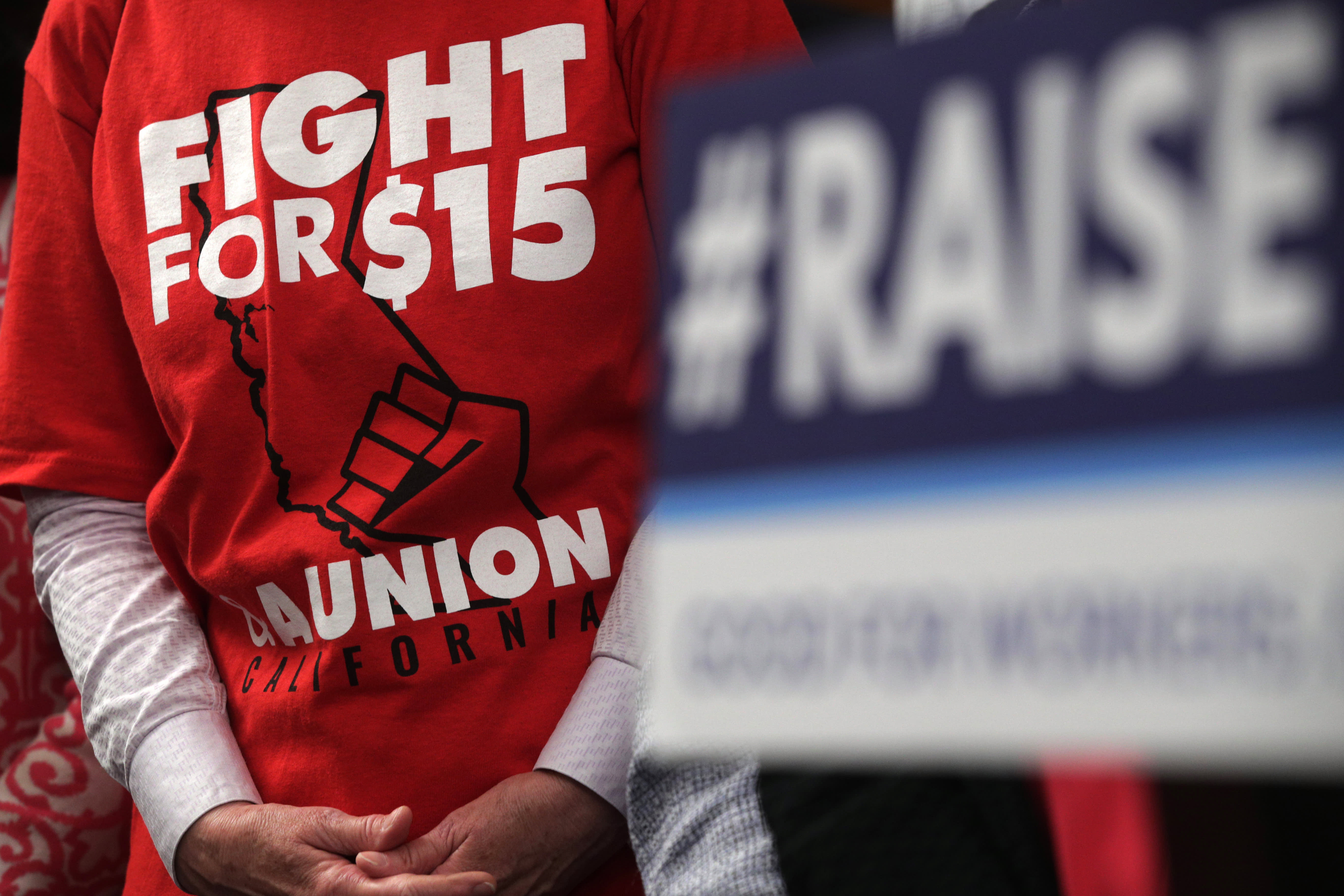 Raising the minimum wage to $ 15 would cost 1.4 million jobs, says CBO