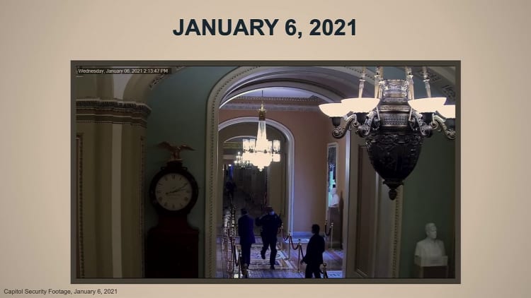 Officer Eugene Goodman warns Sen. Romney of approaching mob on January 6, 2021