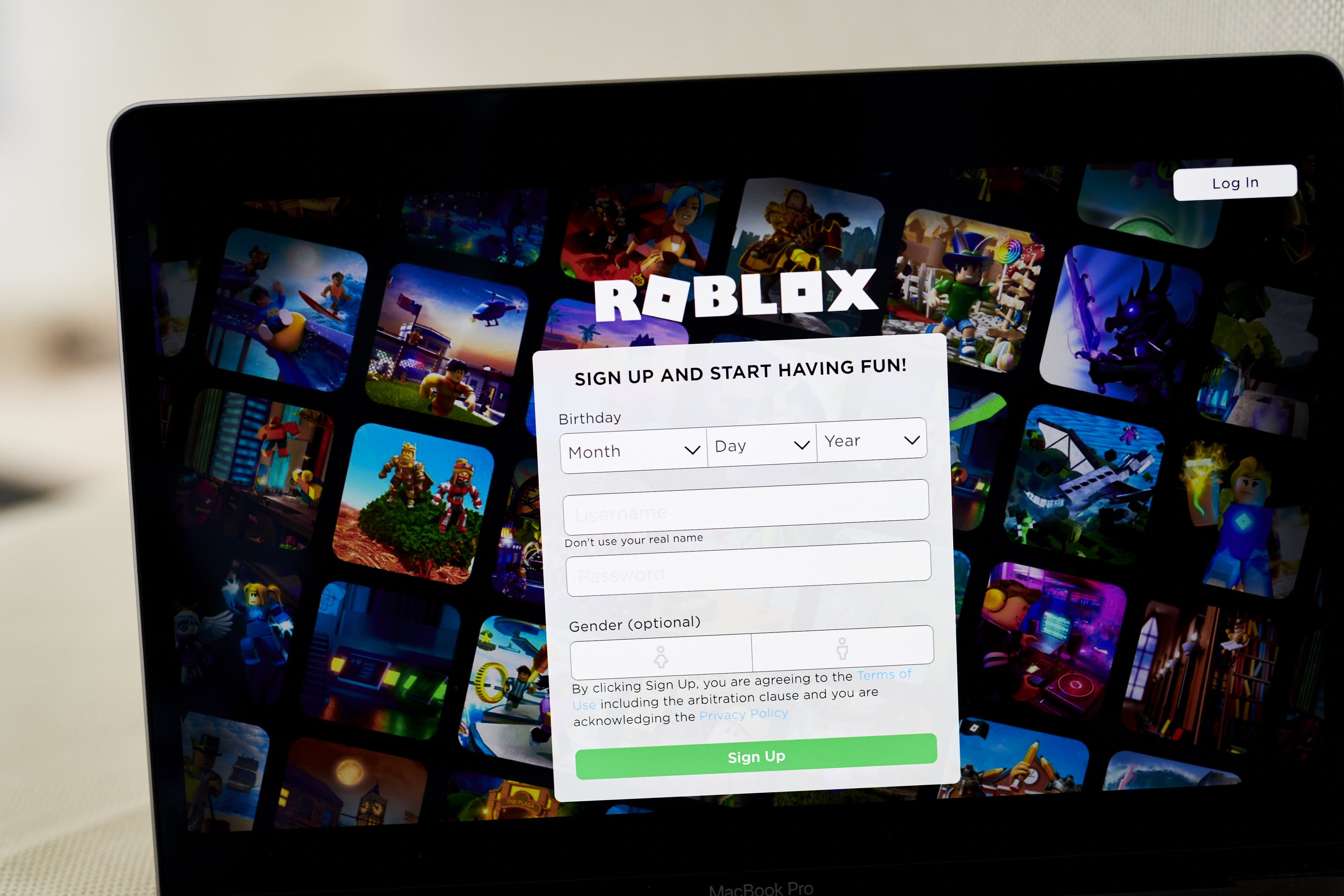 Roblox (RBLX) goes public with a bet on the metaverse