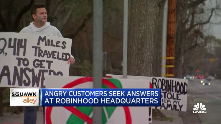 Angry customers seek answers at Robinhood headquarters