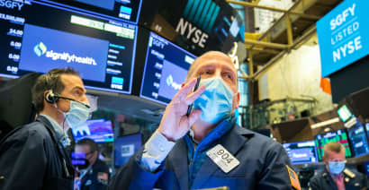 Dow climbs 290 points to close at another record, surging yields hit tech again