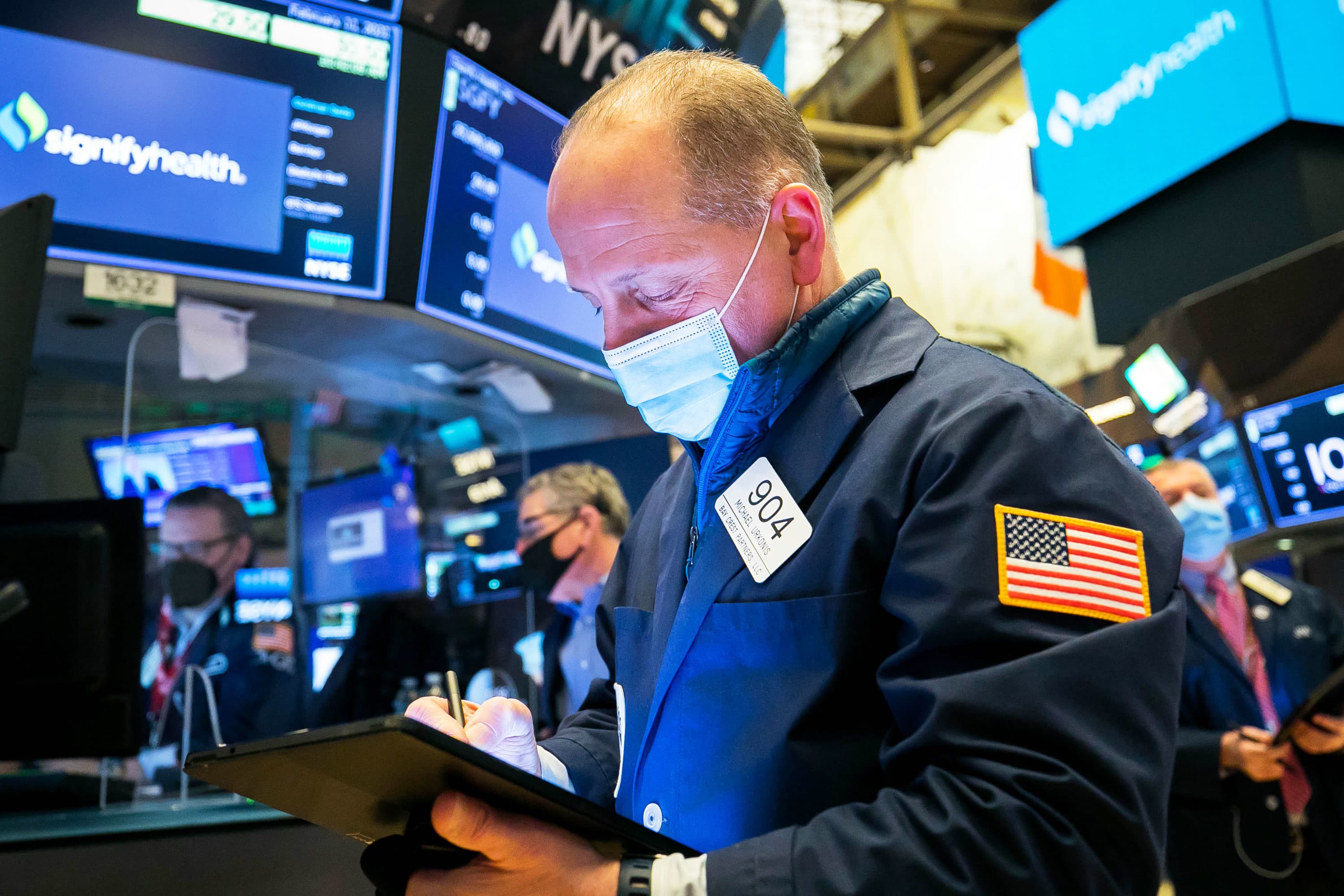 Stock futures fall ahead of initial jobless claims data, Apple and Tesla stocks fall