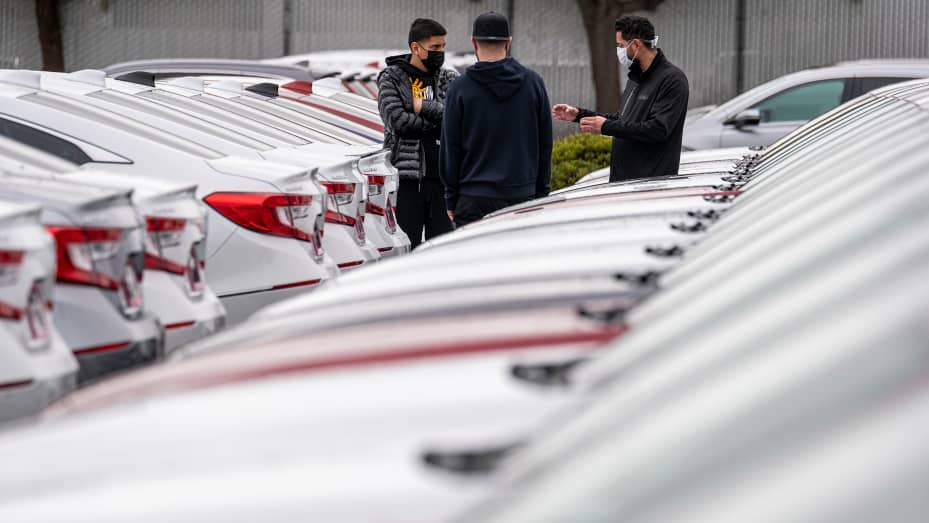 Customers wearing protective masks look at Honda Motor Co. vehicles for sale at an AutoNation car dealership in Fremont, California, U.S., on Monday, Feb. 15, 2021.