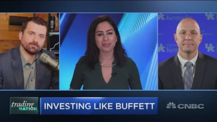 Traders weigh in on Buffett's billion-dollar bets on Chevron and Verizon