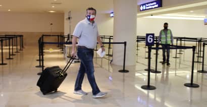Cruz flies home after furor over Cancun trip during Texas deep freeze