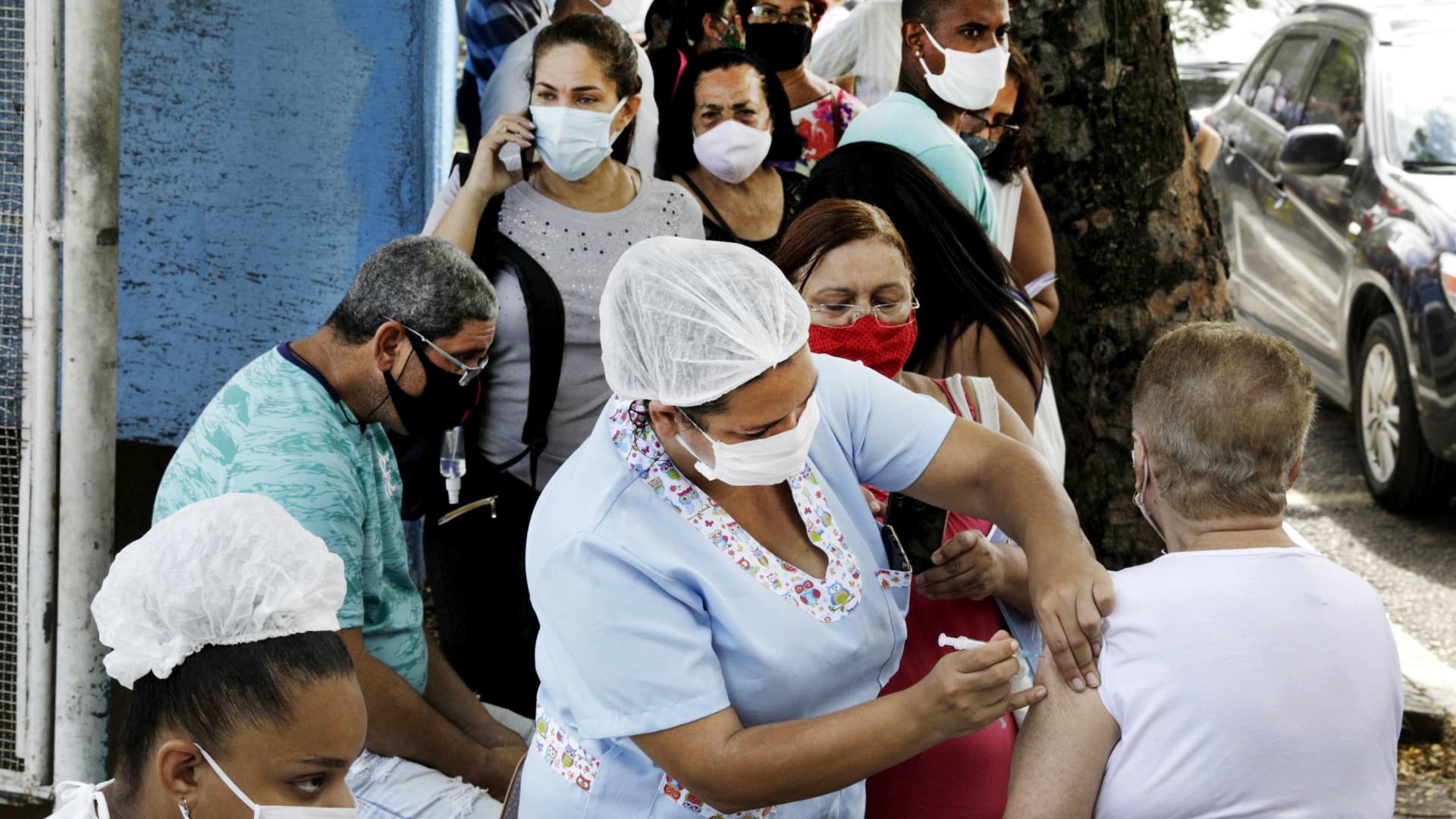 A health worker applies a Sinovac's CoronaVac coronavirus disease (COVID-19) vaccine on an elderly citzen in Sao Goncalo near Rio de Janeiro, Brazil February 18, 2021.