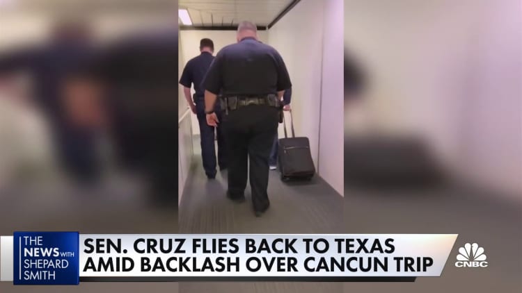 Sen. Ted Cruz flies back to Texas earlier than planned amid backlash over Cancun trip