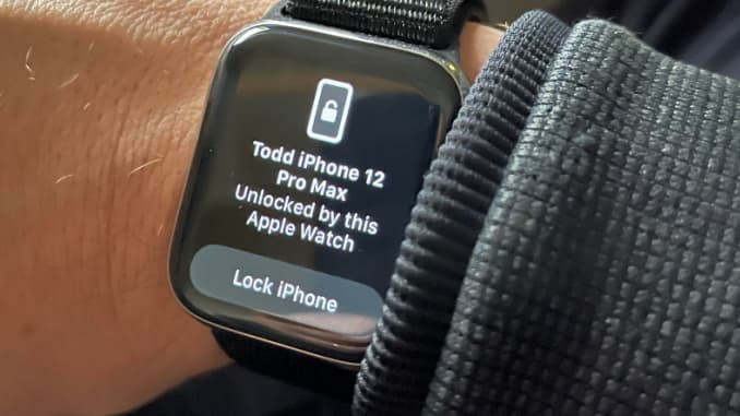 Unlocking my iPhone with my Apple Watch using iOS 14.5.