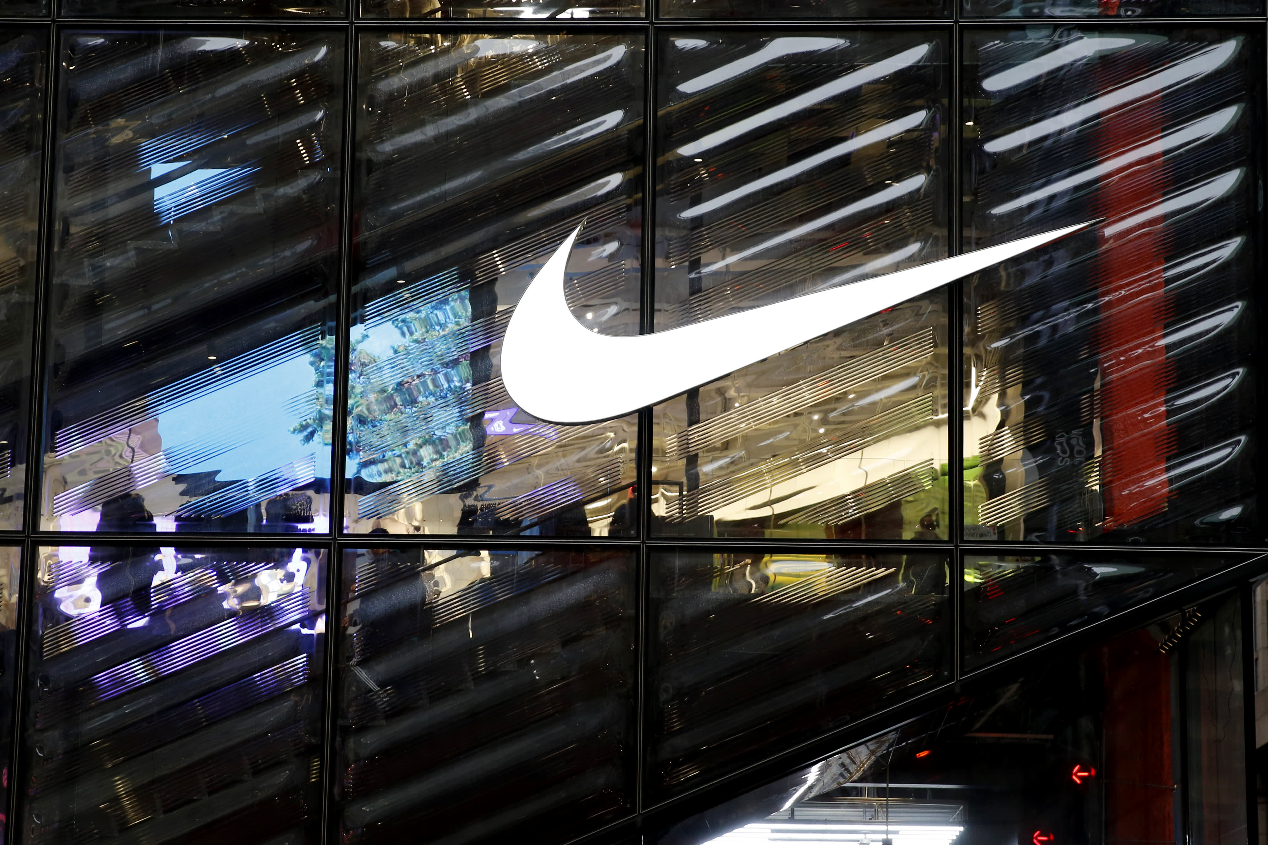 Nike sets diversity goals 2025, comp back to them